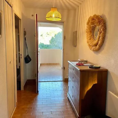 Proche De La Plage, A 12 Min A Pied Du Port, Place De Parking