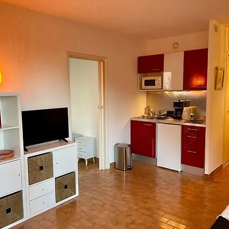 Proche De La Plage, A 12 Min A Pied Du Port, Place De Parking Bandol