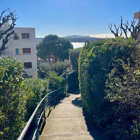 Proche De La Plage, A 12 Min A Pied Du Port, Place De Parking